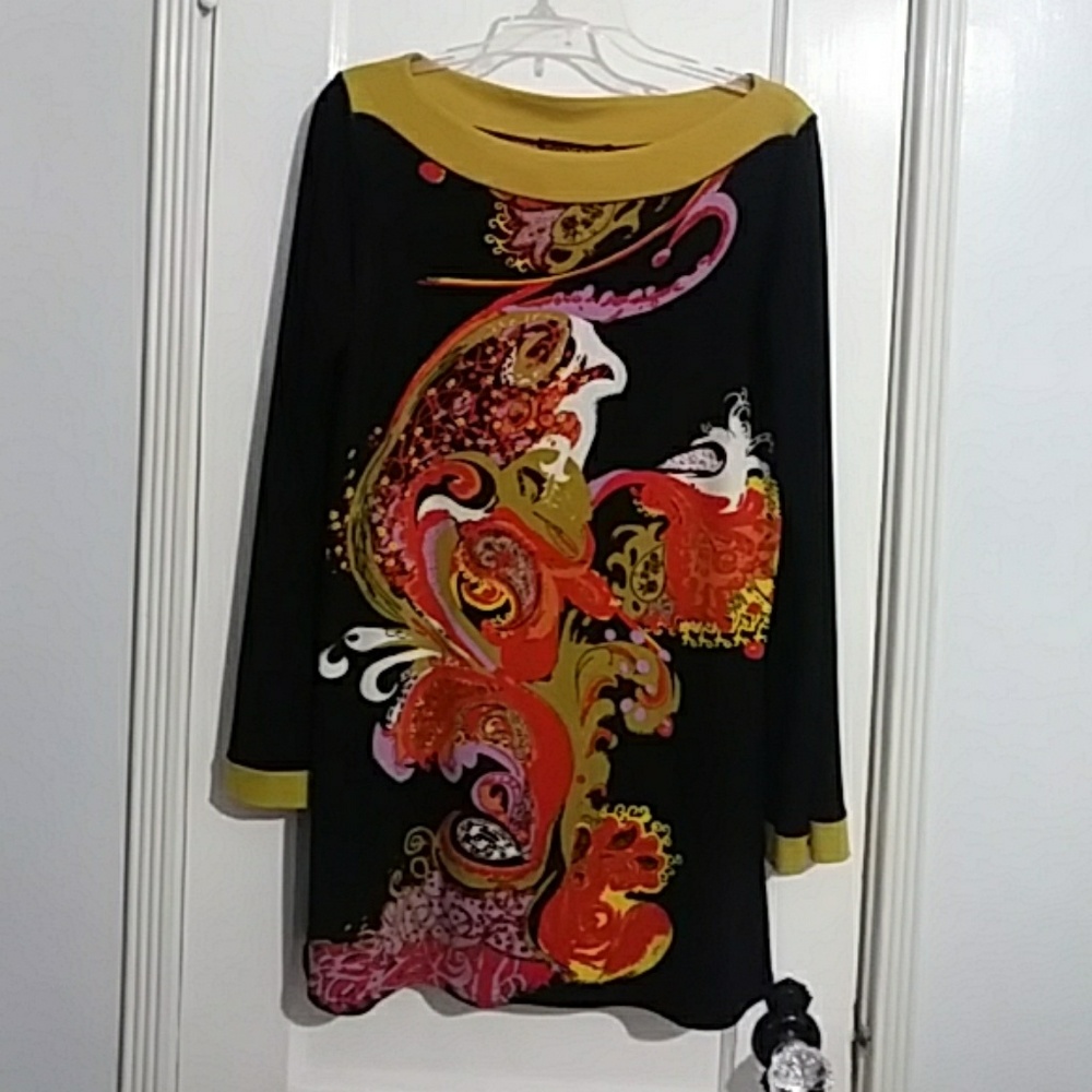 Eva Varro Tunic